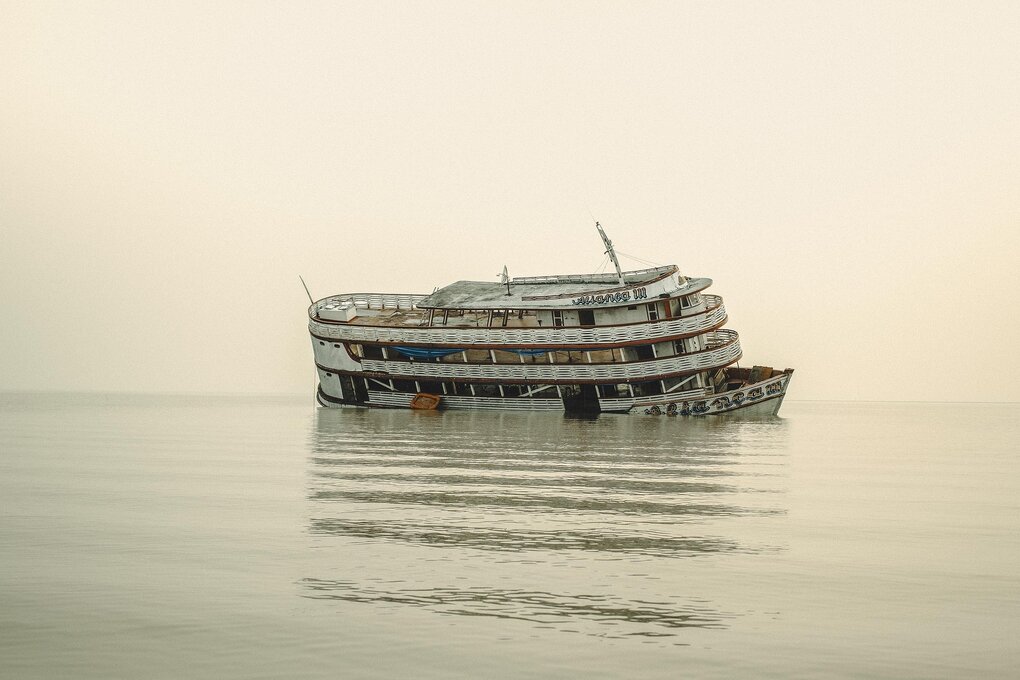 Ein Schiff mit dem Namen Alianca ist auf Grund gelaufen