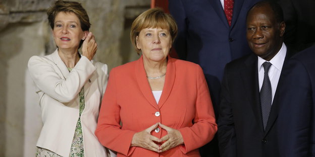 Die Schweizer Bundespräsidentin Simonetta Sommaruga, die deutsche Kanzlerin Angela Merkel und der Präsident der Elfenbeinküste, Alassane Outtara.