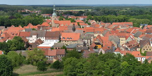 Eine Stadtansicht von Bad Belszig aus der Vogelperspektive