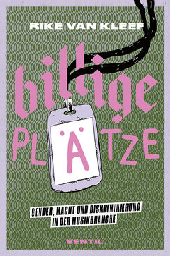 Das Buchcover zeigt einen Backstagepass, wie er bei Musikfestivals üblich ist. Darum der Titel "Billige Plätze" in pinker Schrift auf grünem Hintergrund.