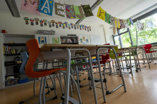 Leeres Klassenzimmer von Schulanfängern