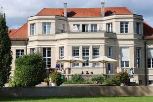 Eine Villa im Sonnenschein