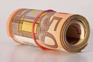 50 Euro-Banknoten im Bündel gerollt