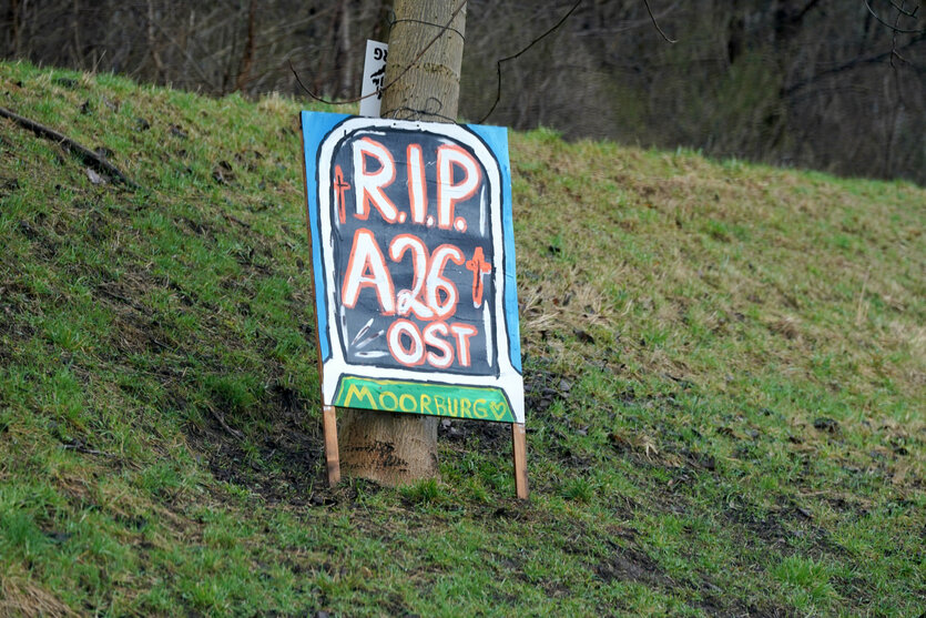 Aufsteller gegen die A26 Ost