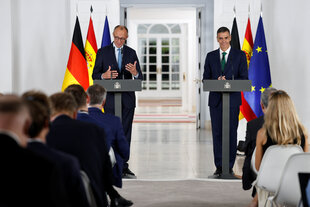 Bundeskanzler Friedrich Merz und der spanische Ministerpräsident Pedro Sánchez bei einer Pressekonferenz