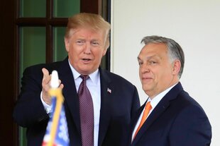 Donald Trump und Vicktor Orban sprechen miteinander