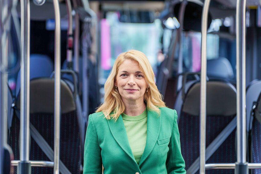 Evelyn Palla in neuer Regionalbahn