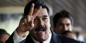 Maduro macht das Victory-Zeichen