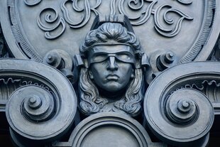Gusseiserne Justitia mit Augenbinde