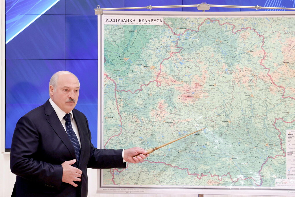 Belarus' Präsident Alexander Lukaschenko vor einer Landkarte
