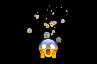 Ein gruseliges Emoticon vor schwarzem Hintergrund