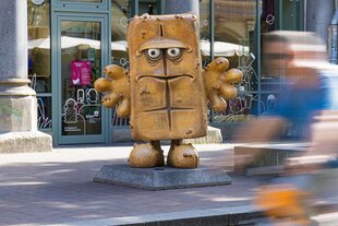 Bernd das Brot, Straßenszene