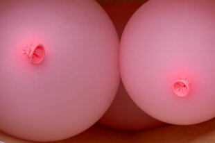 Zwei rosa Luftballons
