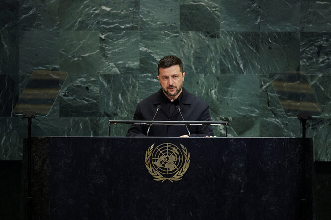 Wolodymyr Selenskyj am REdnerpult in der UN-Generalversammlung
