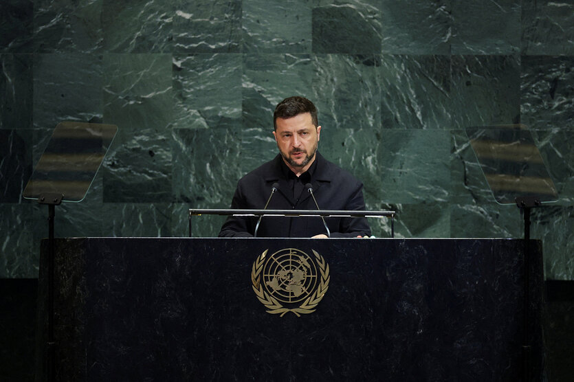 Wolodymyr Selenskyj am REdnerpult in der UN-Generalversammlung