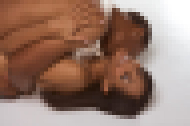 Verpixteltes Bild zeigt Personen beim Sex.