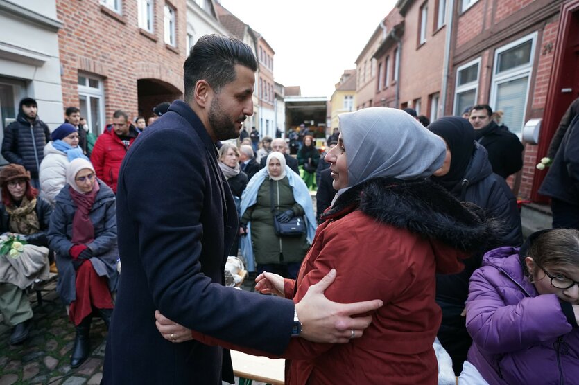 İbrahim Arslan bei einer Gedenkveranstaltung zu den Anschlägen in Mölln
