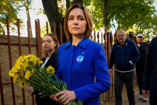 Maia Sandu mit Blumen