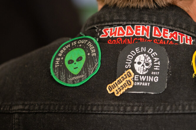 Jacke mit Aufnähern