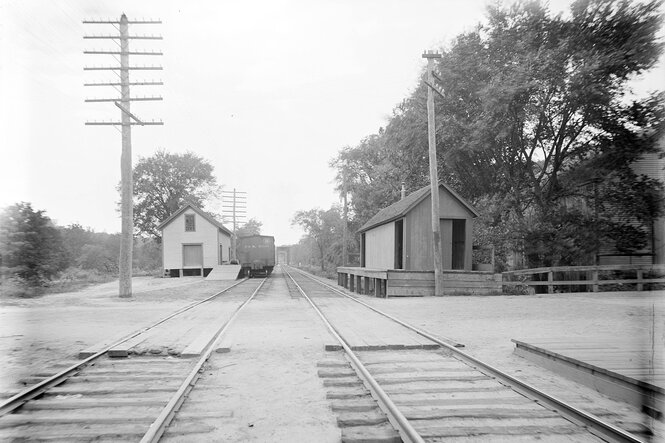 Landschaft mit Eisenbahnschienen