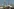 Sicherheitsbeamte auf dem Oktoberfest, im Hintergrund ist ein Riesenrad zu sehen