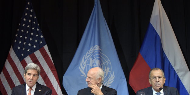John Kerry, Staffan de Mistura und Sergei Lavrov geben eine Pressekonferenz