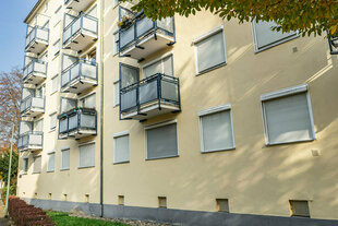 Leerstehende Wohnungen in einem Mehrfamilienhaus