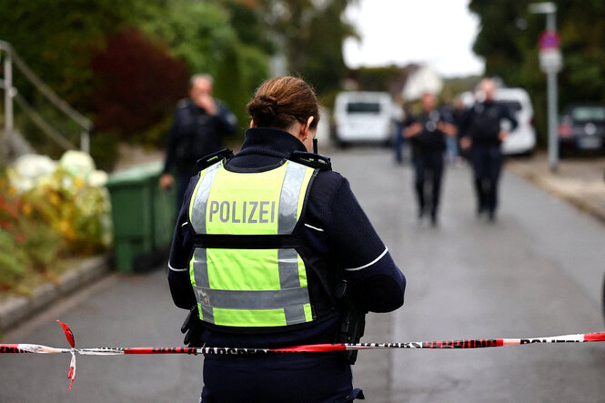 Eine Polizistin am Tatort