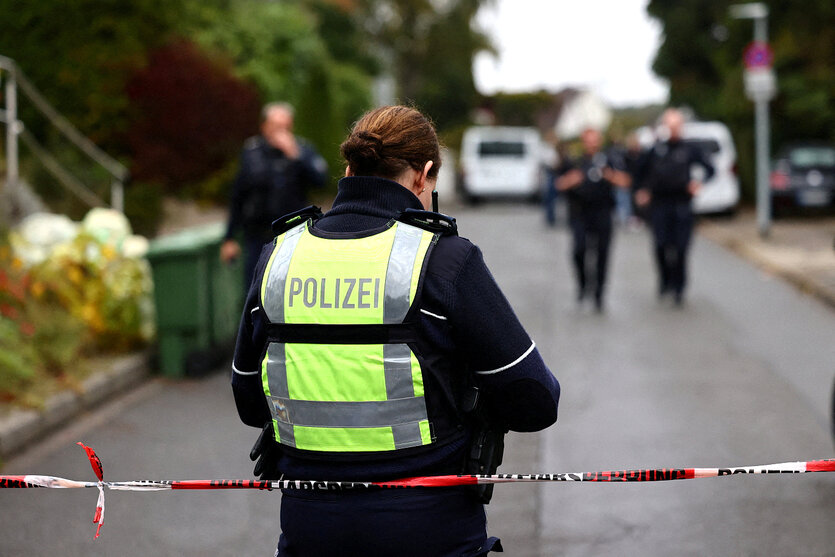 Eine Polizistin am Tatort