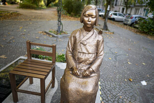 Trostfdrauenstatue