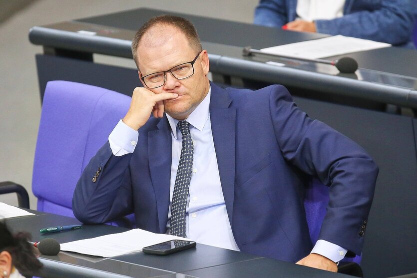 Portrait von Carsten Schneider im Deutschen Bundestag