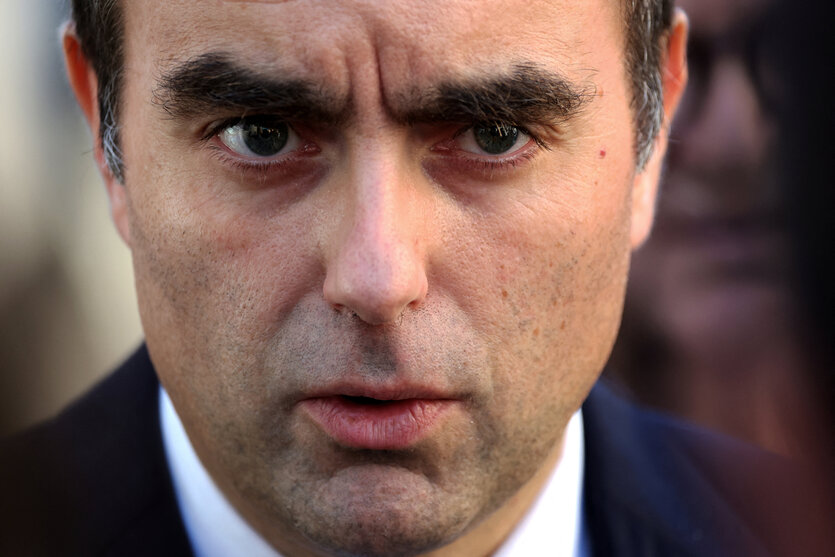 Nahaufnahme des Gesichts von Sébastian Lecornu