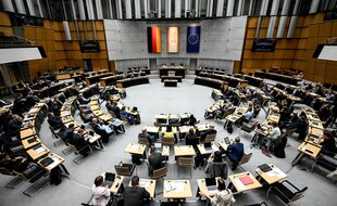 Das Bild zeigt den Plenarsaal des Berliner Abgeordnetenhauses bei der Sitzung am 9. Oktober 2025.
