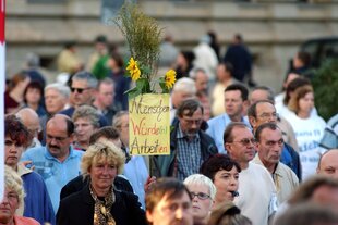 Menschen demonstrieren