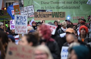 Menschen auf einer Demonstration