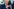 Donald Trump im Oval Office mit einem Smartphone in der Hand