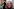 Diane Keaton winkt und lacht