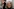 Diane Keaton winkt und lacht
