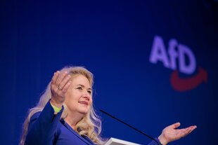 Das Bild zeigt Berlins AfD-Spitzenkandidaten für die Wahl 2026, Kristin Brinker.
