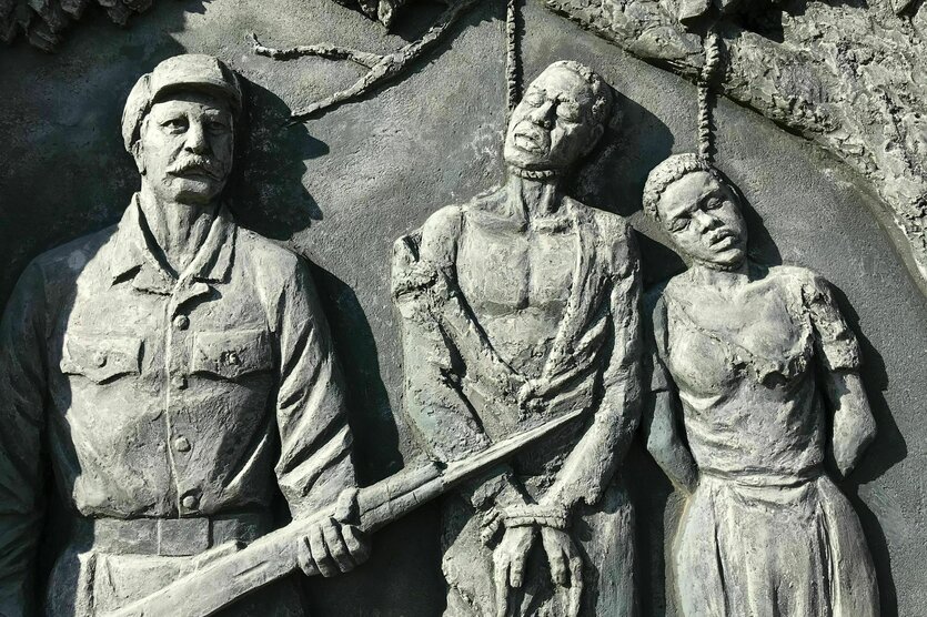 Ein Denkmal zur Erinnerung an den von deutschen Kolonialtruppen begangenen Völkermord an den Herero und Nama (etwas 1904-1907) im Zentrum der namibischen Hauptstadt Windhoek