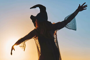 Die Silhouette einer Hexe