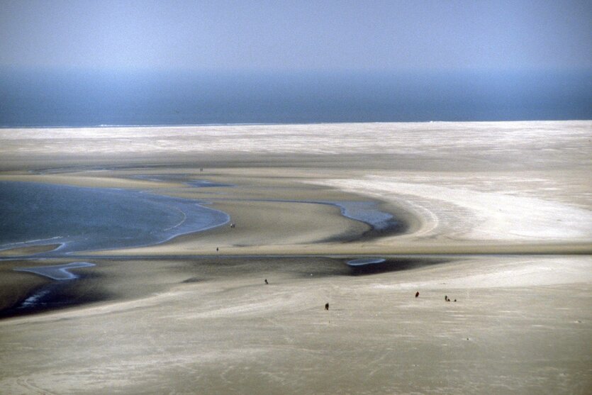 Winterlicher Nordseestrand auf Borkum