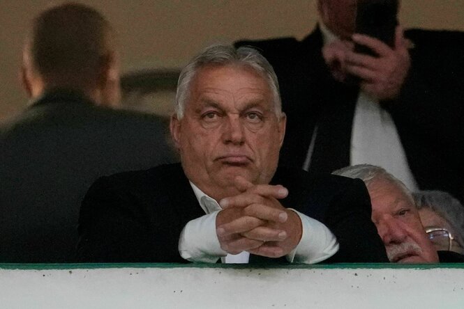 Viktor Orbán mit gefalteten Händen