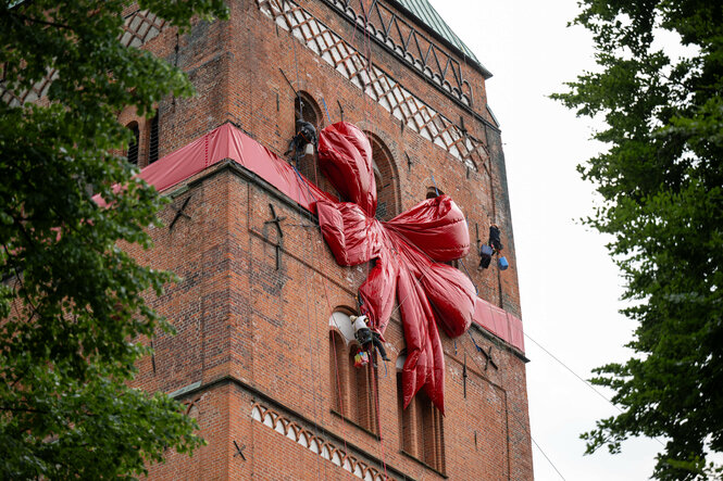 Lübecker Dom mit Schleife