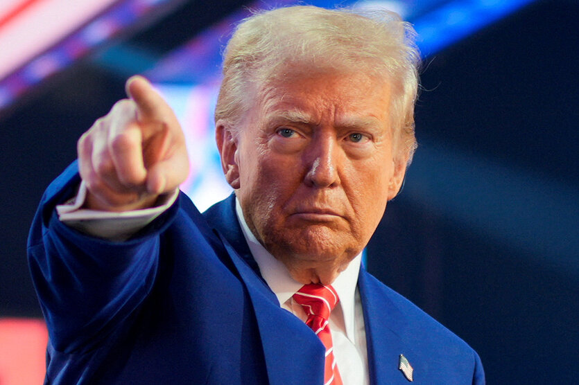 Donald Trump zeigt mit seinem Zeigefinger