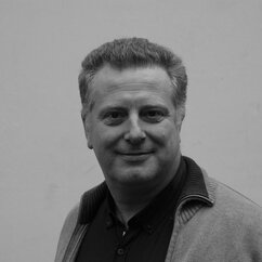Brustbild Norbert Holtz
