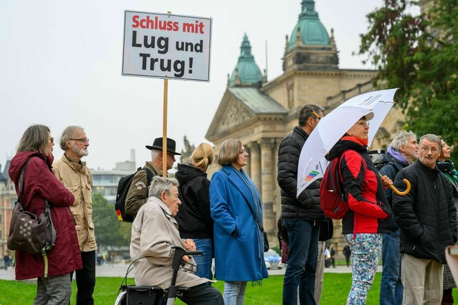 Menschen protestieren