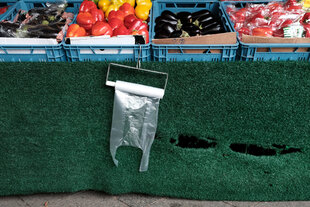 Plastiktüten am Gemüsestand