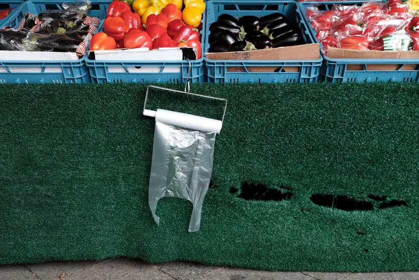 Plastiktüten am Gemüsestand