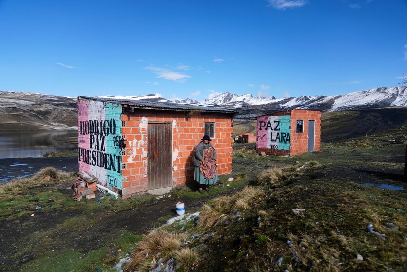 Wahlwerbung für den späteren Sieger Rodrigo Paz an einem kleinen armen Haus in La Cumbre am Rande von La Paz